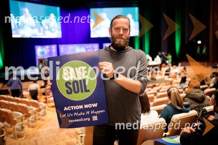  Andrej Tarfila, fotografSadhguru v Sloveniji, predavanje Rešimo prst (Save Soil)