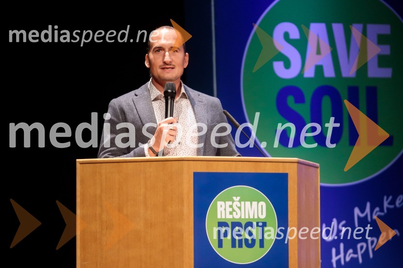  Vid  Valič, stand-up komik, voditeljSadhguru v Sloveniji, predavanje Rešimo prst (Save Soil)