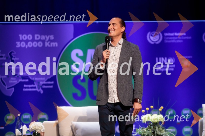  Vid  Valič, stand-up komik, voditeljSadhguru v Sloveniji, predavanje Rešimo prst (Save Soil)