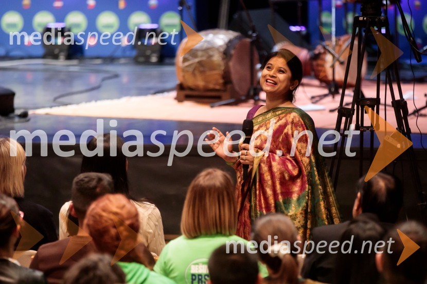  Namrate S. Kumar	, veleposlanica IndijeSadhguru v Sloveniji, predavanje Rešimo prst (Save Soil)