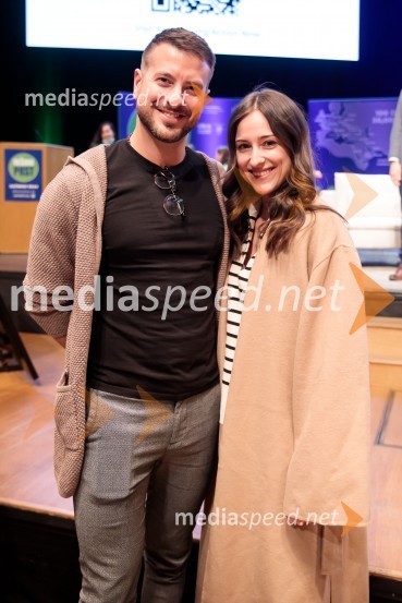  Klemen Selaković, Aidea podcast;  Tesa Jurjaševič, blogerka in stilistka revije GRAZIASadhguru v Sloveniji, predavanje Rešimo prst (Save Soil)