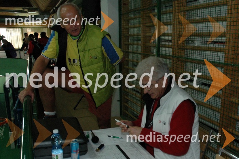 ... in Ivek Hrastnik, član organizacijskega odbora in teniški sodnik1. VIP CUP UNITUR 2008