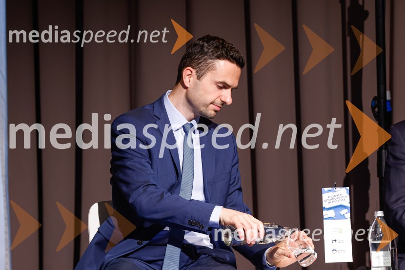  Matej Tonin, podpredsednik vlade in minister za obramboGospodarski krog, Amcham Slovenija
