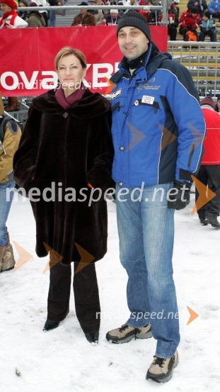 Manja Skernišak, članica uprave Nove KBM in članica nadzornega sveta Zavarovalnice Maribor in Matjaž Kovačič, predsednik uprave Nove KBM 
(nedeljski slalom)42. Zlata lisica