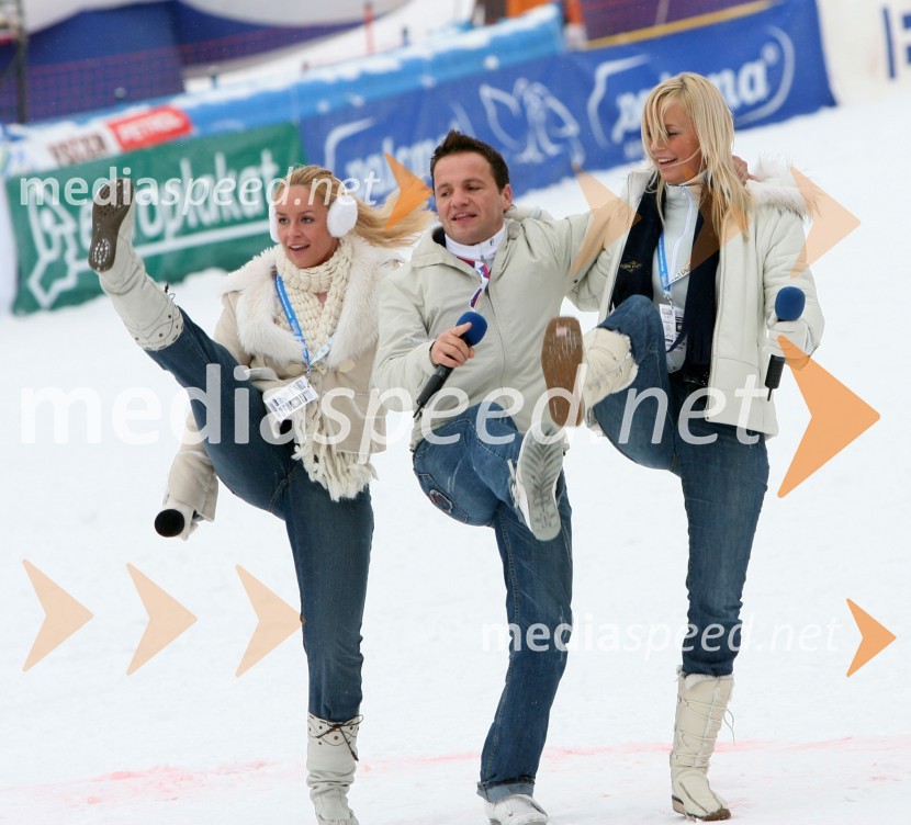 Skupina Atomik Harmonik
(nedeljski slalom)42. Zlata lisica