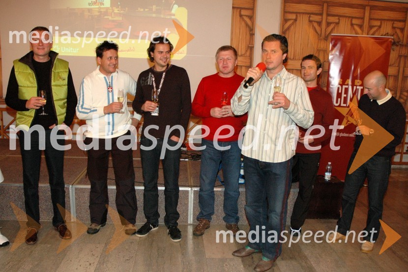 Dmitrij Poplinov, ruski gost, Bogdan Plaznik, direktor tekmovanja v smučarskih skokih v Velenju in predsednik Smučarsko skakalnega kluba Velenje, Andraž Hribar, pevec, Oleg Kankov, poslanec ruske dume, Eduard Suboch, bivši član ruske olimpijske reprezentance v smučarskih skokih, Tomaž Orešič, EFT Group in Iztok Božič, slovenski teniški igralec1. VIP CUP UNITUR 2008