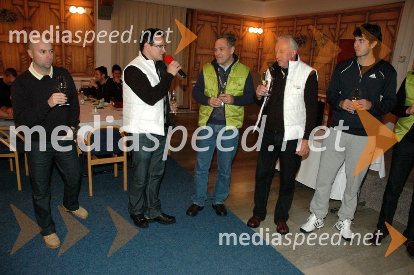 Iztok Božič, slovenski teniški igralec, Dejan Tamše, moderator, Dmitrij Poplinov, ruski gost, Marjan Gaberšek, organizator in Mario Ančič, hrvaški teniški igralec1. VIP CUP UNITUR 2008