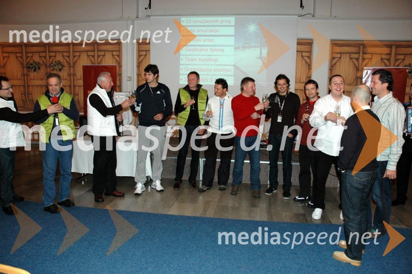 Dejan Tamše, moderator, Damjan Pintar, direktor podjetja Unitur, Marjan Gaberšek, organizator, Mario Ančič, hrvaški teniški igralec, Dmitrij Poplinov, ruski gost, Bogdan Plaznik, direktor tekmovanja v smučarskih skokih v Velenju in predsednik Smučarsko skakalnega kluba Velenje, Oleg Kankov, poslanec ruske dume, Andraž Hribar, pevec, Tomaž Orešič, EFT Group, ..., Eduard Suboch, bivši član ruske olimpijske reprezentance v smučarskih skokih in Iztok Božič, slovenski teniški igralec1. VIP CUP UNITUR 2008