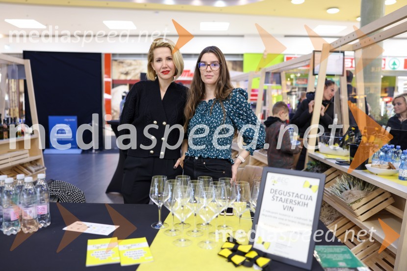  Natalija Cvetko, vodja projektov, Mediaspeed;  Ines  Jemenšek, MediaspeedPubeci v Citycentru Celje