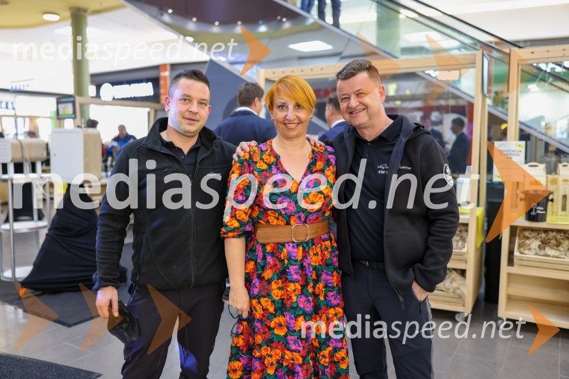  Klemen  Kunstek;  Nena Horvat, vodja marketinga Citycenter Celje;  Peter FeselPubeci v Citycentru Celje