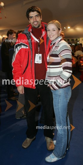 Bor Greiner, urednik na Radiu City s spremljevalko Majo
(nedeljski slalom)42. Zlata lisica