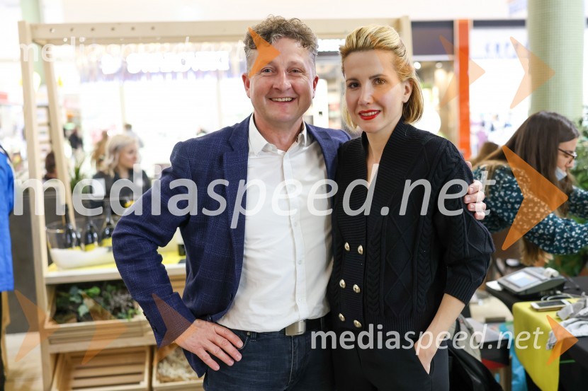  Danilo Steyer,   vinar, Steyer Vina; vinski vitez, predsednik Vinske reprezentance Slovenije;  Natalija Cvetko, vodja projektov, MediaspeedPubeci v Citycentru Celje