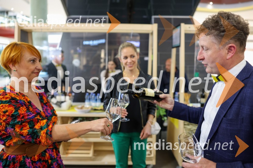  Nena Horvat, vodja marketinga Citycenter Celje;  Danilo Steyer,   vinar, Steyer Vina; vinski vitez, predsednik Vinske reprezentance SlovenijePubeci v Citycentru Celje