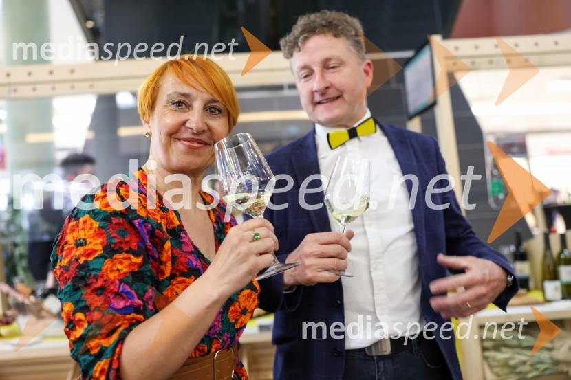  Nena Horvat, vodja marketinga Citycenter Celje;  Danilo Steyer,   vinar, Steyer Vina; vinski vitez, predsednik Vinske reprezentance SlovenijePubeci v Citycentru Celje