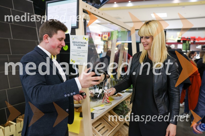  Aljaž  Leber, Vino Leber;  ... Pubeci v Citycentru Celje