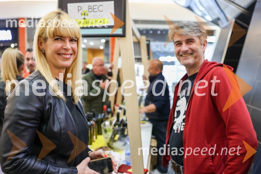  ... ;  Robert  Hafner, Vinarstvo HafnerPubeci v Citycentru Celje