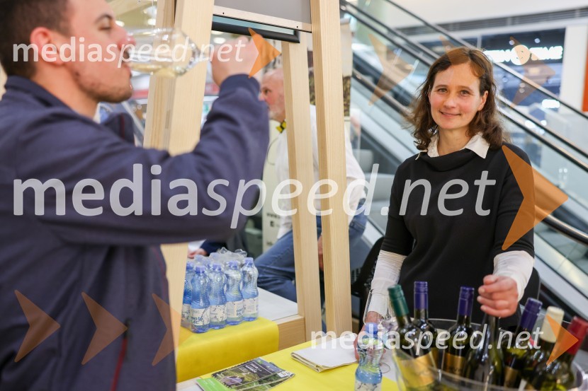  Sabina Horvat Goropevšek, Vino HorvatPubeci v Citycentru Celje