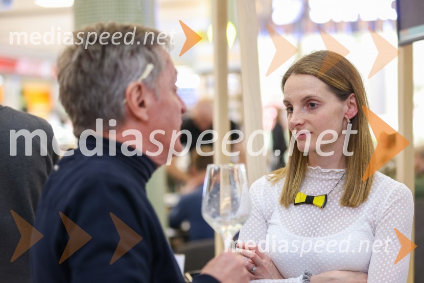  Špela Jarc, Vino JarcPubeci v Citycentru Celje