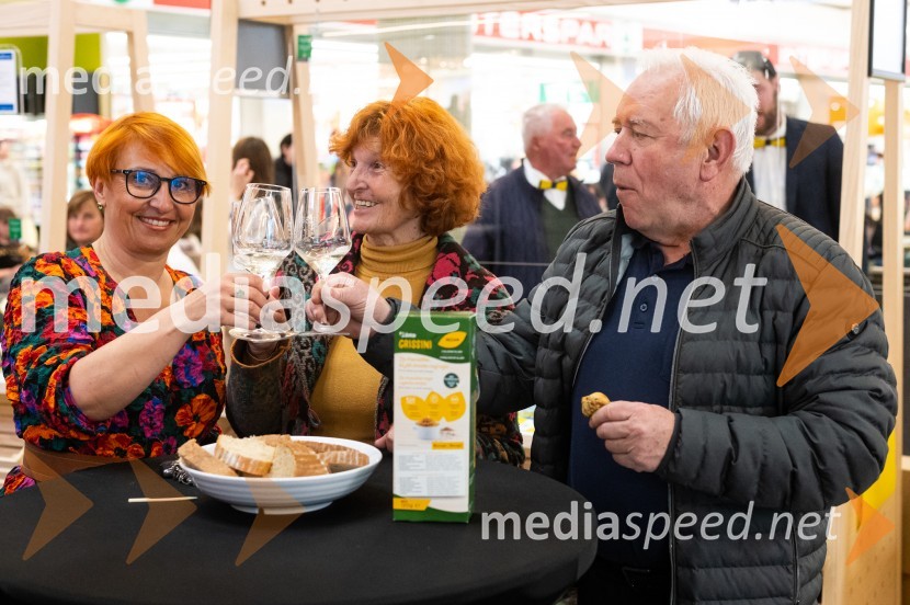  Nena Horvat, vodja marketinga Citycenter Celje;  Branka Aleš, nekdanja računovodkinja SLG Celje;  Zvone  Aleš  Pubeci v Citycentru Celje