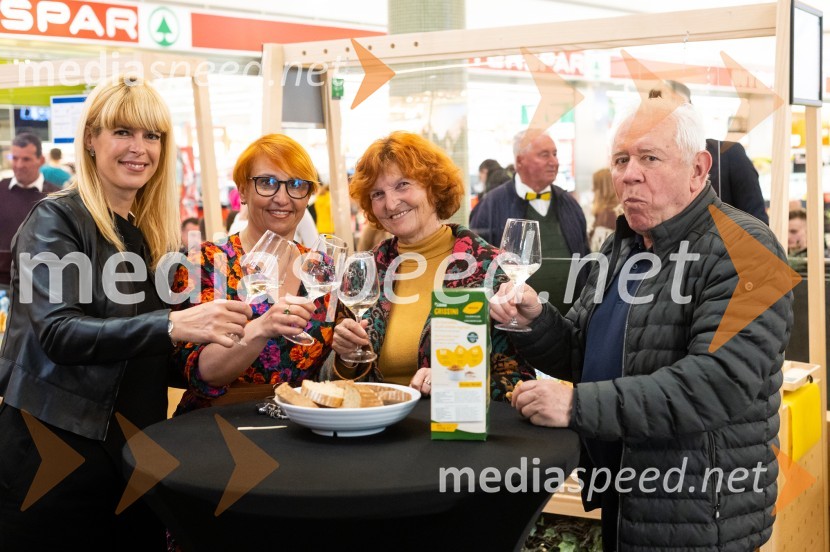  Darja Lesjak, center manager, Citycenter Celje;  Nena Horvat, vodja marketinga Citycenter Celje;  Branka Aleš, nekdanja računovodkinja SLG Celje;  Zvone  Aleš  Pubeci v Citycentru Celje