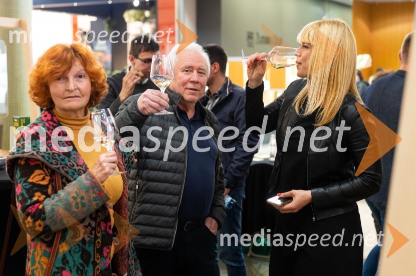  Branka Aleš, nekdanja računovodkinja SLG Celje;  Zvone  Aleš  ;  Darja Lesjak, center manager, Citycenter CeljePubeci v Citycentru Celje