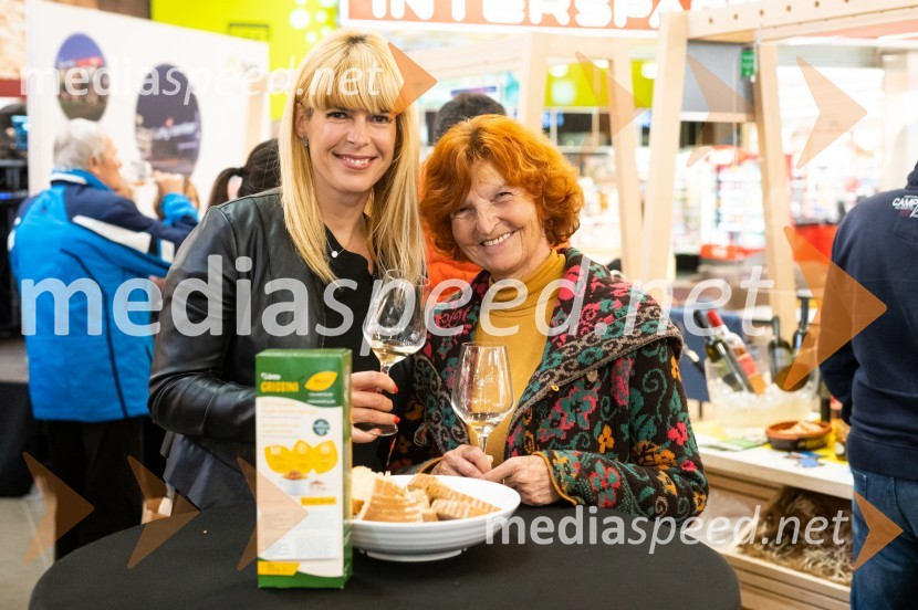  Darja Lesjak, center manager, Citycenter Celje;  Branka Aleš, nekdanja računovodkinja SLG CeljePubeci v Citycentru Celje