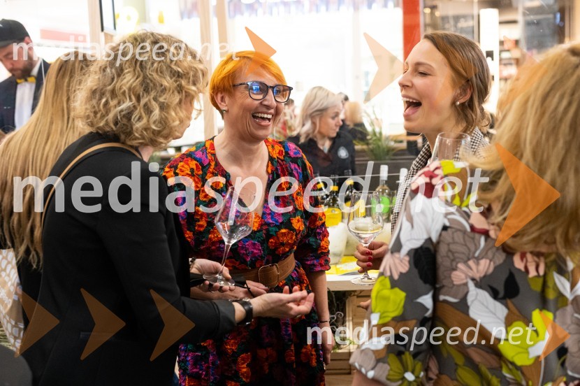  Sonja Rigler, stilistka;  Nena Horvat, vodja marketinga Citycenter Celje;  ... Pubeci v Citycentru Celje