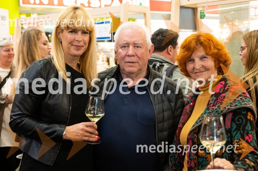  Darja Lesjak, center manager, Citycenter Celje;  Zvone  Aleš  ;  Branka Aleš, nekdanja računovodkinja SLG CeljePubeci v Citycentru Celje