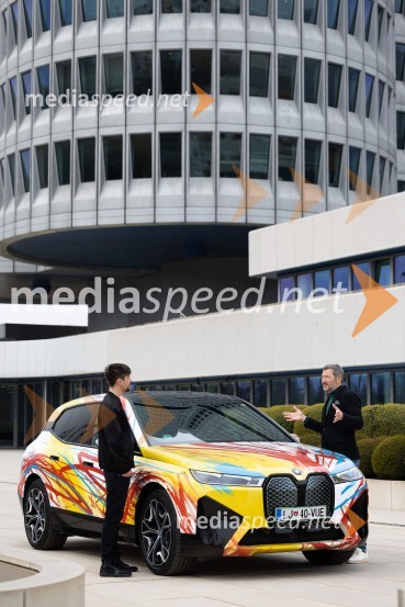  Urban Klinkon, magistrski študent ALOU;  ... Zaključek natečaja in predstavitev zmagovalne umetniške preobrazbe BMW iX