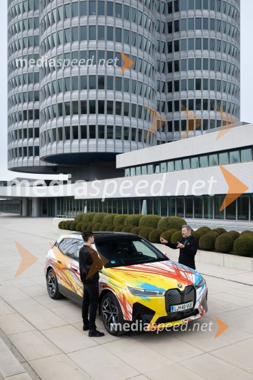  Urban Klinkon, magistrski študent ALOU;  ... Zaključek natečaja in predstavitev zmagovalne umetniške preobrazbe BMW iX