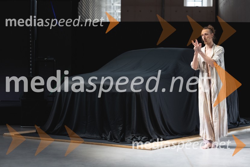  Žigan Krajnčan, igralec, plesalec, koreografZaključek natečaja in predstavitev zmagovalne umetniške preobrazbe BMW iX