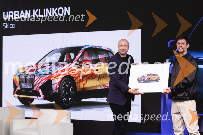  Christopher Puth, generalni direktor, BMW Slovenija;  Urban Klinkon, magistrski študent ALOUZaključek natečaja in predstavitev zmagovalne umetniške preobrazbe BMW iX