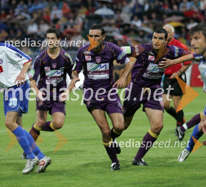 Nogometaši v akciji, na sredini Stipe BalajičStipe Balajič poslovilna tekma