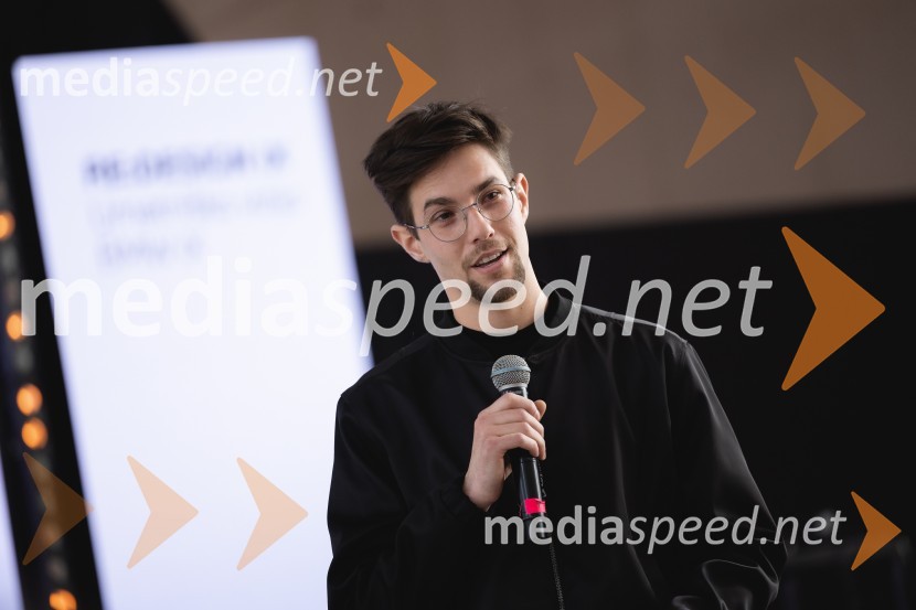  Urban Klinkon, magistrski študent ALOUZaključek natečaja in predstavitev zmagovalne umetniške preobrazbe BMW iX