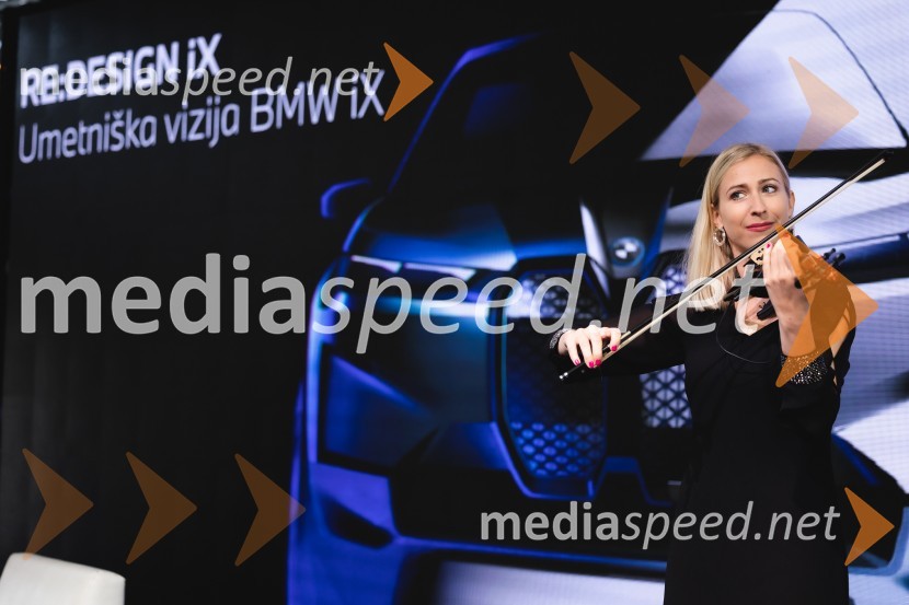  Maša Golob, violinistkaZaključek natečaja in predstavitev zmagovalne umetniške preobrazbe BMW iX
