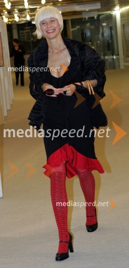 Barbra Drnač, plesna novinarka in urednica oddaje Parada plesaMiss Slovenije 2005, finale