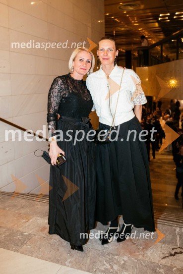  Anja  Žižek, marketing SNG Maribor;  Bojana Kovačič Zemljič, oblikovalka nakita E2RDSvatba & posvetitev pomladi, premiera baleta Edwarda Cluga