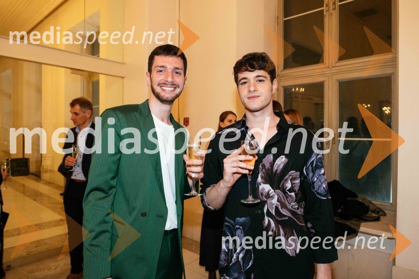  Lucio Mautone, baletni plesalec;  Andrea Schifano, baletni plesalecSvatba & posvetitev pomladi, premiera baleta Edwarda Cluga