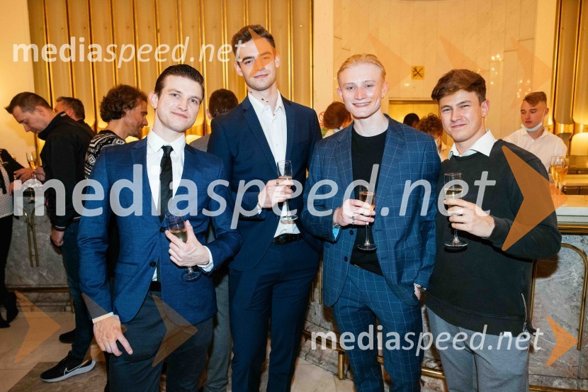  Tomaž Viktor Abram Golub, baletni plesalec;  Vincent Pflug;  Christopher Thompson, baletni plesalecSvatba & posvetitev pomladi, premiera baleta Edwarda Cluga