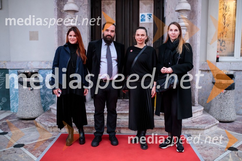  Eva Belčič, vodja marketinga in odnosov z javnostmi, Prešernovo gledališče Kranj;   Jure Novak, režiser, direktor, Prešernovo gledališče Kranj;  ... ;  ... Sklepna slovesnost 52. tedna slovenske drame