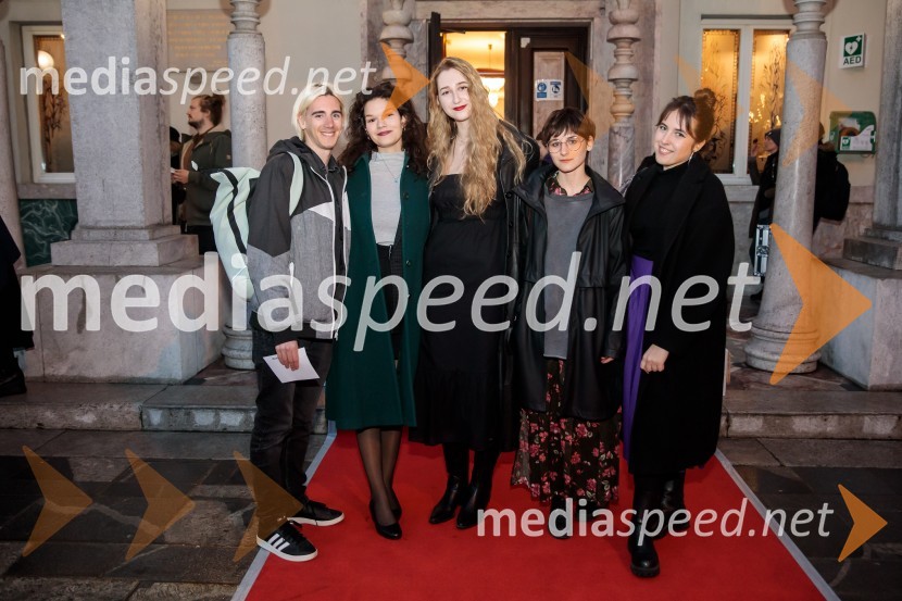  Tilen Oblak, asistent dramaturginje;  ... ;  Ela Božič, dramaturginja;  ... ;  ... Sklepna slovesnost 52. tedna slovenske drame