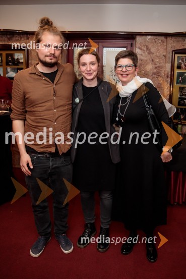  Žiga  Divjak, režiser;  Katarina Morano, režiserka, dramaturginja;  Mirjam Drnovšček, direktorica, SNG Nova GoricaSklepna slovesnost 52. tedna slovenske drame