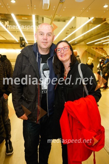  Gregor Kotnik;  Nataša Jeza Kotnik, vodja marketinga Agencija SončekLaibach: Mi smo narod, koncert