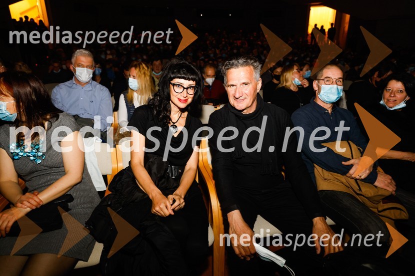 Dr. Jerca Legan Cvikl, antropologinja in predsednica Fundacije Femmes Sans Fronitières;  Milan Martin Cvikl,  član Sveta direktorjev Evropske banke za obnovo in razvoj (EBRD)Laibach: Mi smo narod, koncert