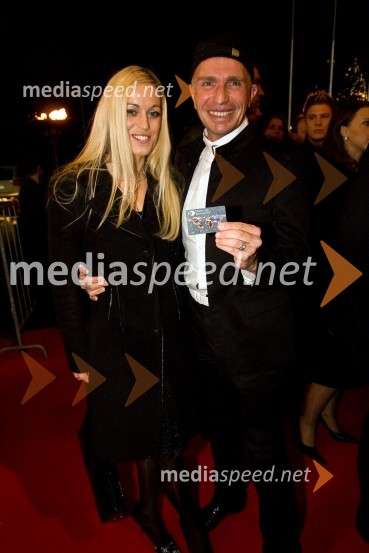Darja Eisenbacher, podjetnica in Igor Jelen - Iggy, koreograf in lastnik plesnega studia IgenAl Gore v Sloveniji na zabavi Diners Black Card