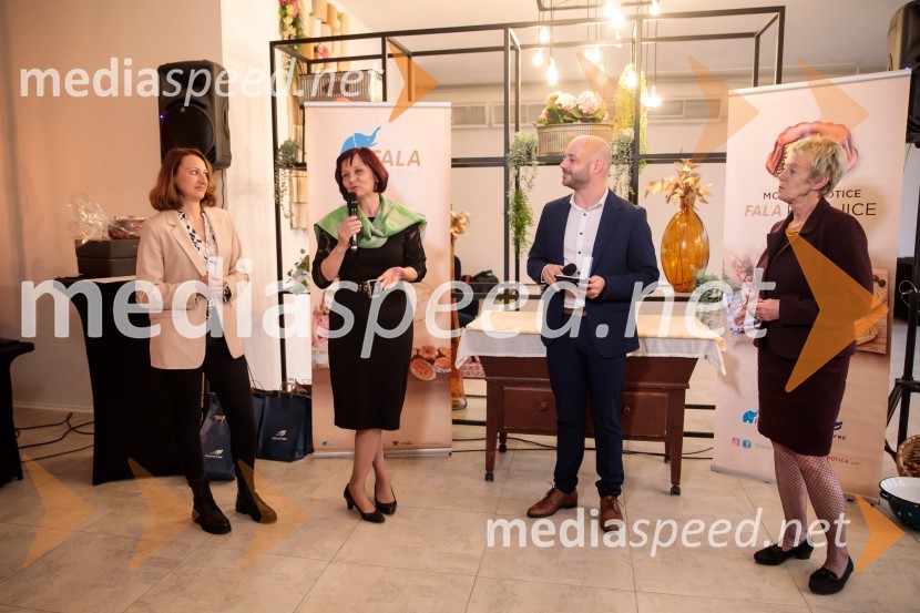  Janja Štrumbelj, La Potica;  Mirjam Kavčič, direktorica Lesaffre Slovenija;  Zoran Franc, novinar, pevec; mag. Marlena Skvarča, višja predavateljica za področje prehrane na Oddelku za živilstvo, Biotehniška fakulteta, Univerza v LjubljanMojster potice - Fala kraljice 2022