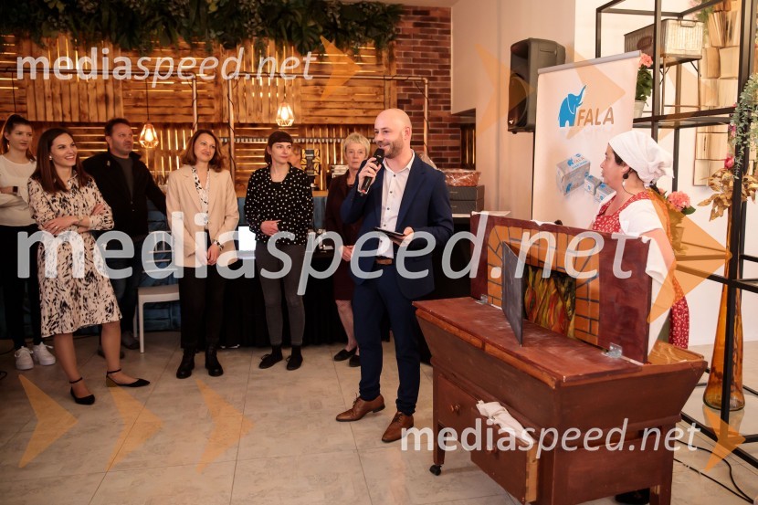  Zoran Franc, novinar, pevecMojster potice - Fala kraljice 2022