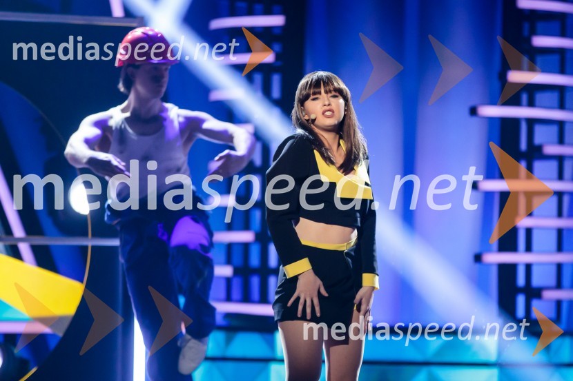  Adrijana Kamnik, pevkaZnan obraz ima svoj glas, 6. oddaja