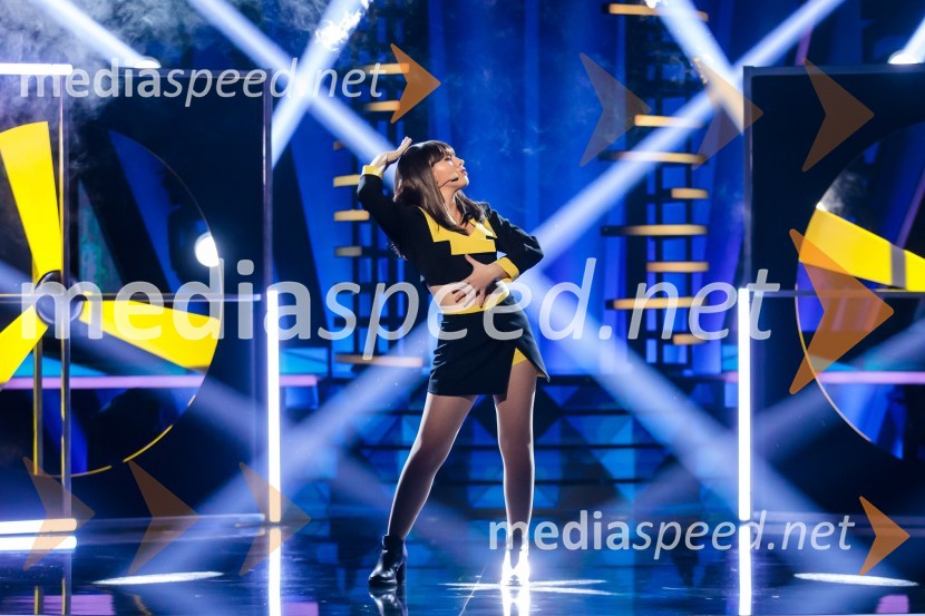  Adrijana Kamnik, pevkaZnan obraz ima svoj glas, 6. oddaja