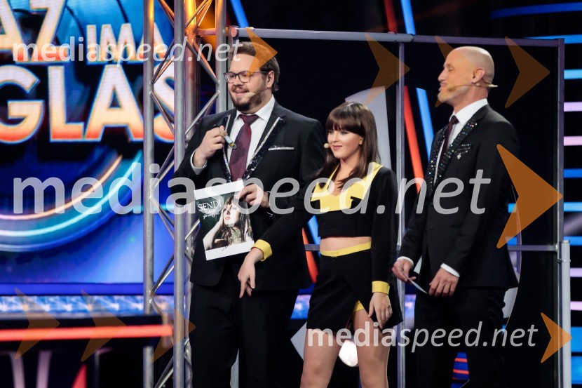  Sašo Stare, stand up komik, voditelj;  Adrijana Kamnik, pevka;  Peter Poles, televizijski voditeljZnan obraz ima svoj glas, 6. oddaja